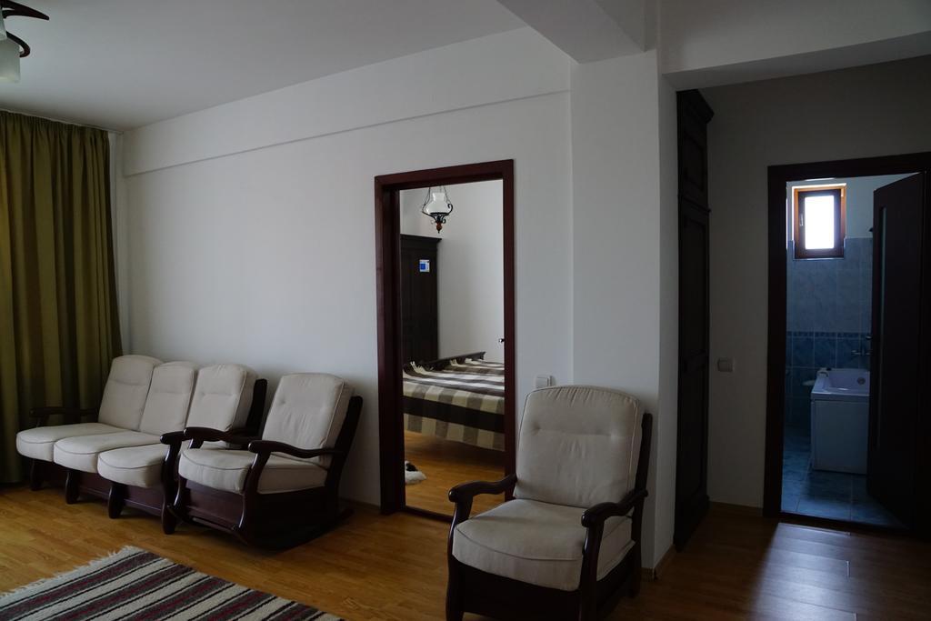 Pensiunea Casa Bunicului Mociu Exterior foto